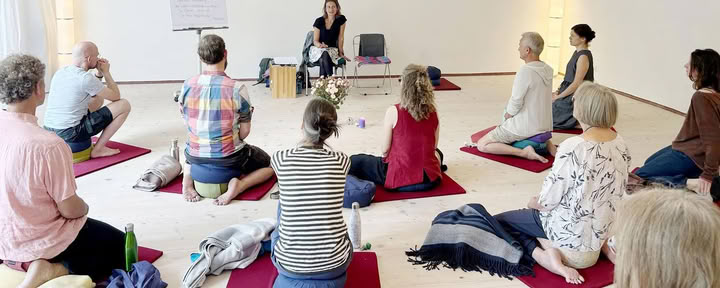 Compétences de guérison avec Maired Petzoldt | basé sur les enseignements de Thomas Hübl — Landguet Ried, Centre pour une vie consciente | Centre de retraite et maison de séminaires