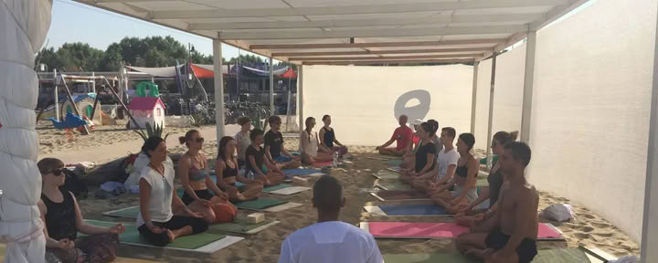 Formation de professeur de yoga de 50 heures en Italie