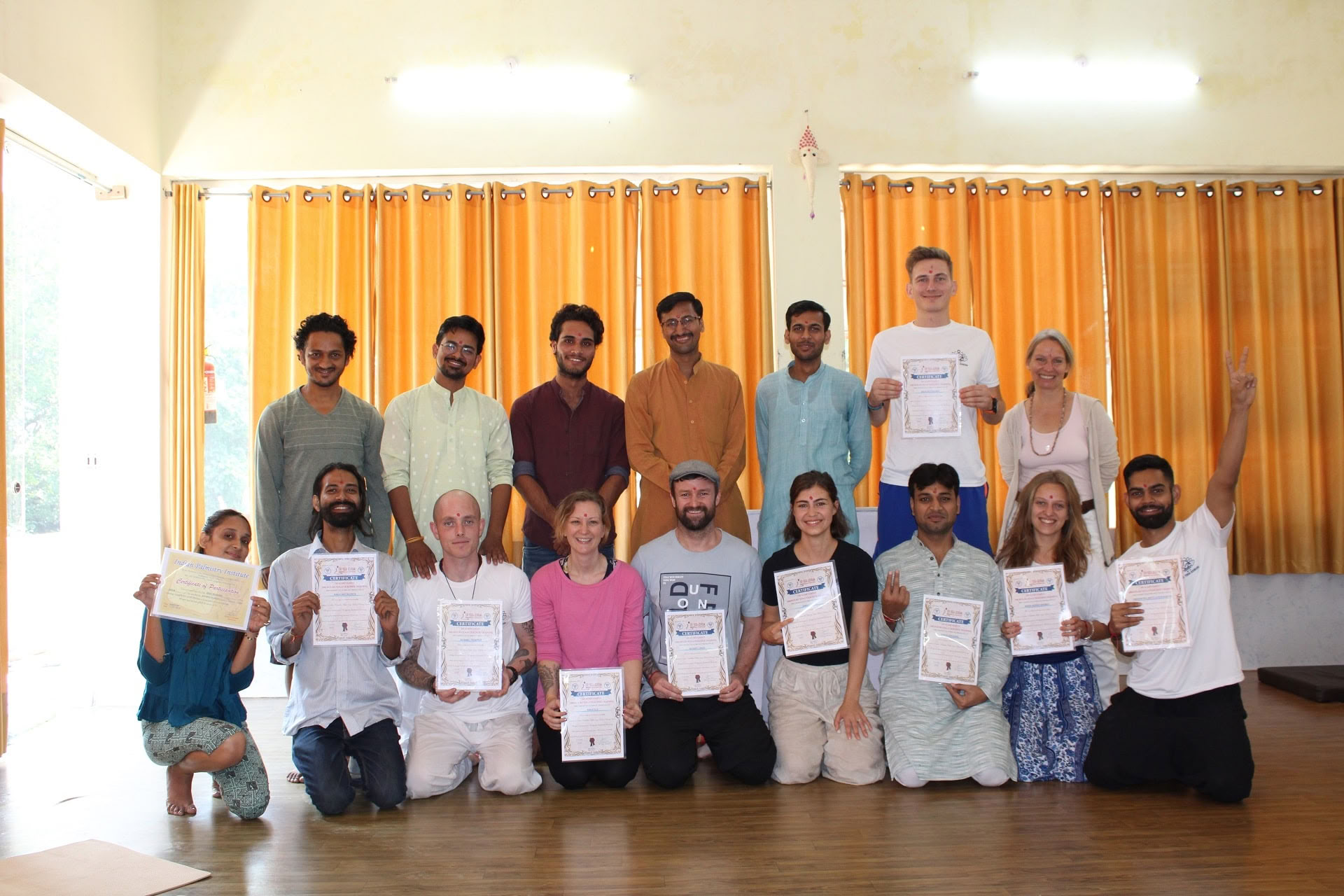 Cours de yoga pour débutants à Rishikesh, en Inde