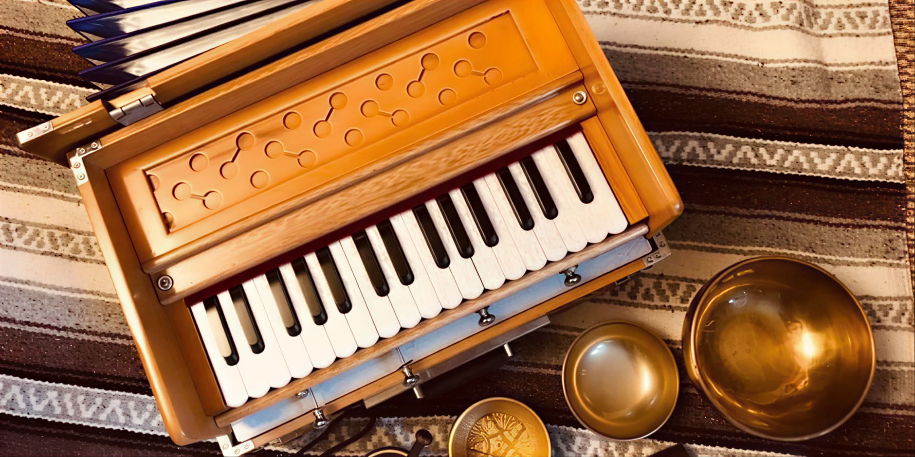 Kirtan, mantra, musique et histoire