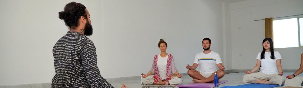 Formation de professeur de yoga de 100 heures à Rishikesh
