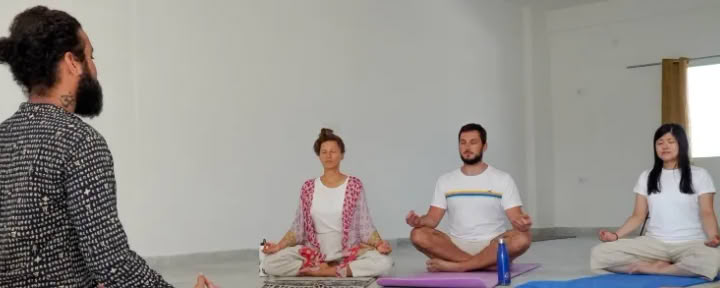 Formation de professeur de yoga de 100 heures à Rishikesh
