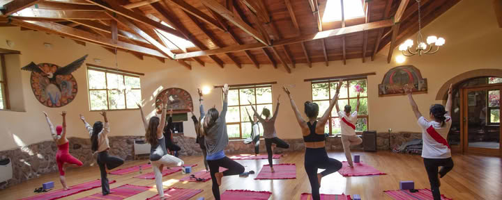 Retraite de yoga au Pérou, randonnée à Machu Picchu et aux montagnes arc-en-ciel