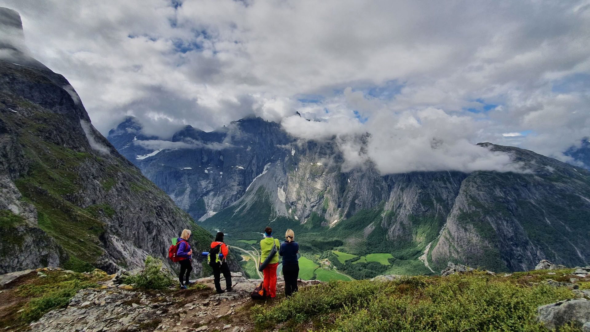 Retraite de yoga et randonnée en Norvège – 11.06.2027 mixte