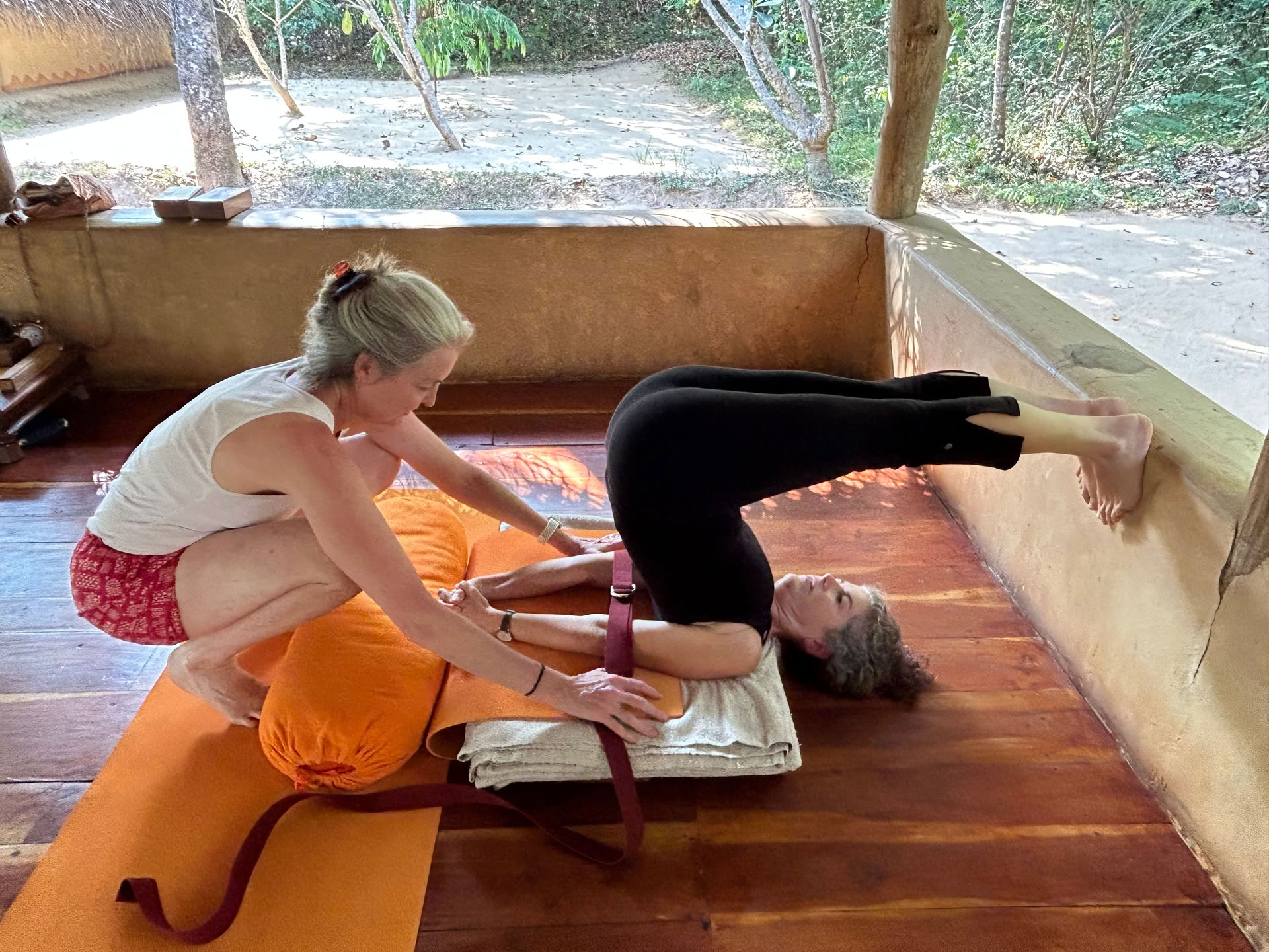 Georgia Marnham - yoga Iyengar