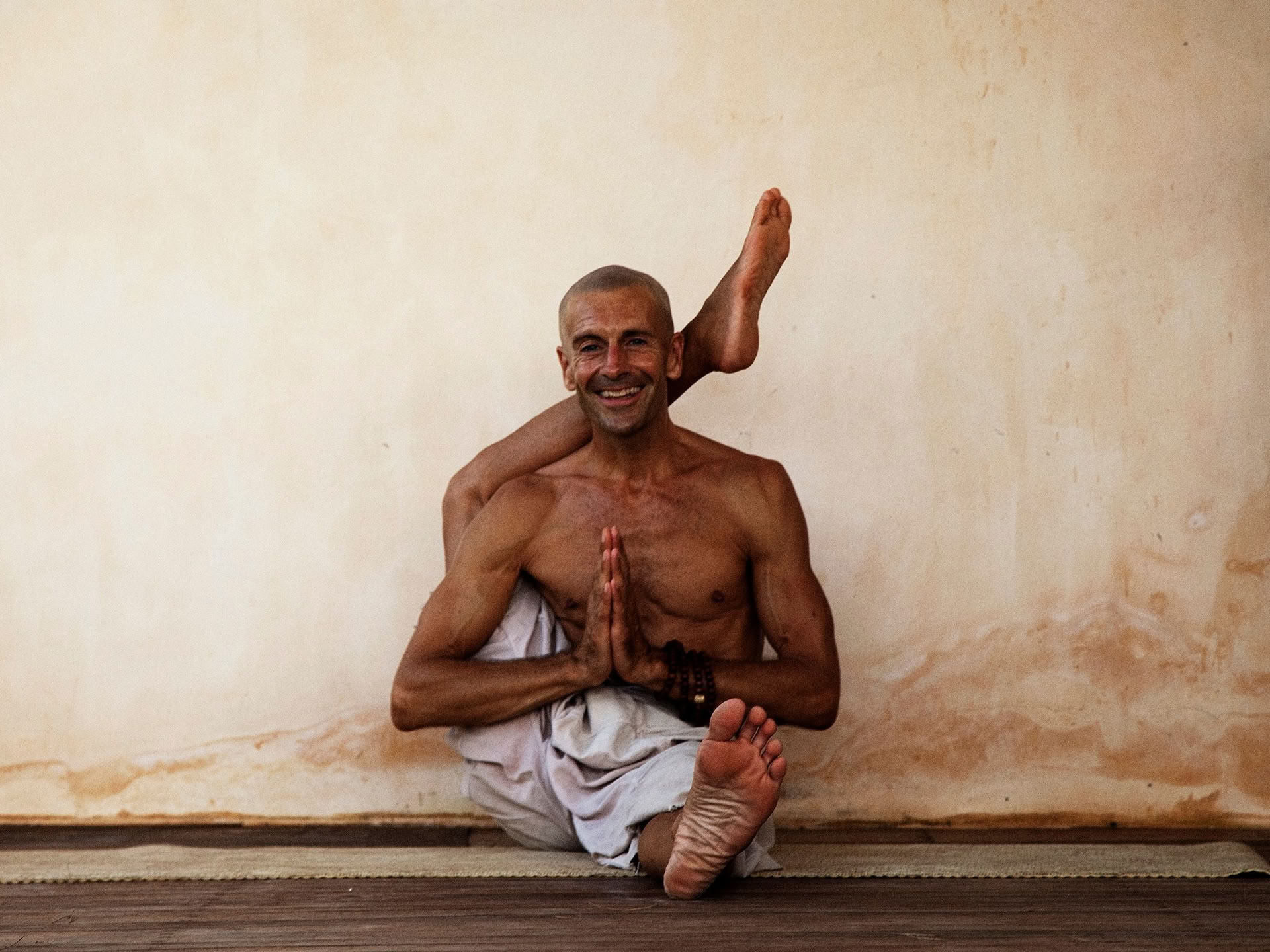 James de Maria - Vinyasa de yoga en pleine conscience