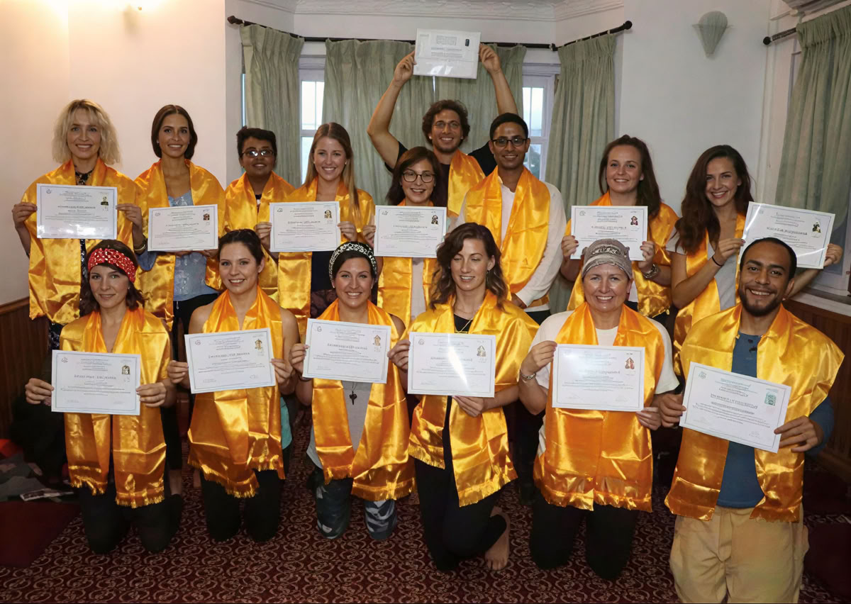 Formation de professeur de yoga pour enfants de 100 heures