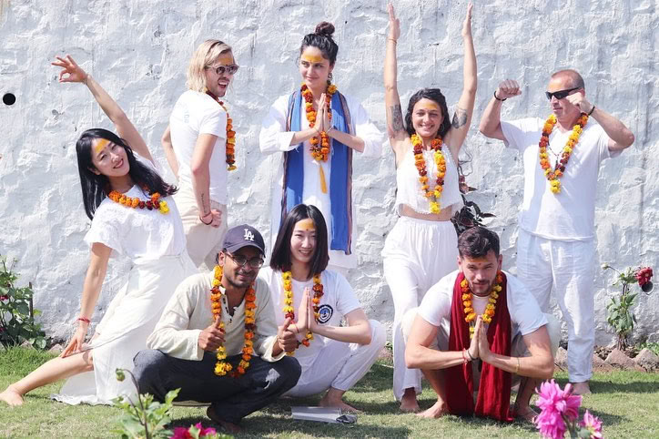 Formation de professeur de yoga de 200 heures à Rishikesh – du 1er septembre au 22 septembre 2026
