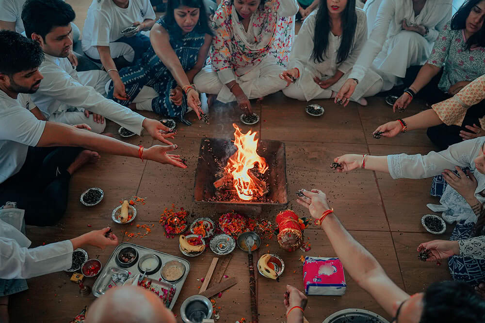 Formation de professeurs de yoga de 200 heures à Rishikesh – du 1er janvier au 22 janvier 2027
