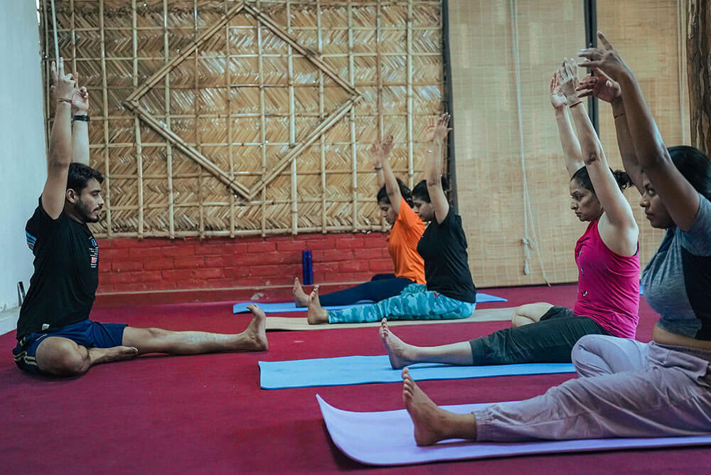 Formation de professeur de yoga de 300 heures à Rishikesh – du 1er janvier au 28 janvier 2027