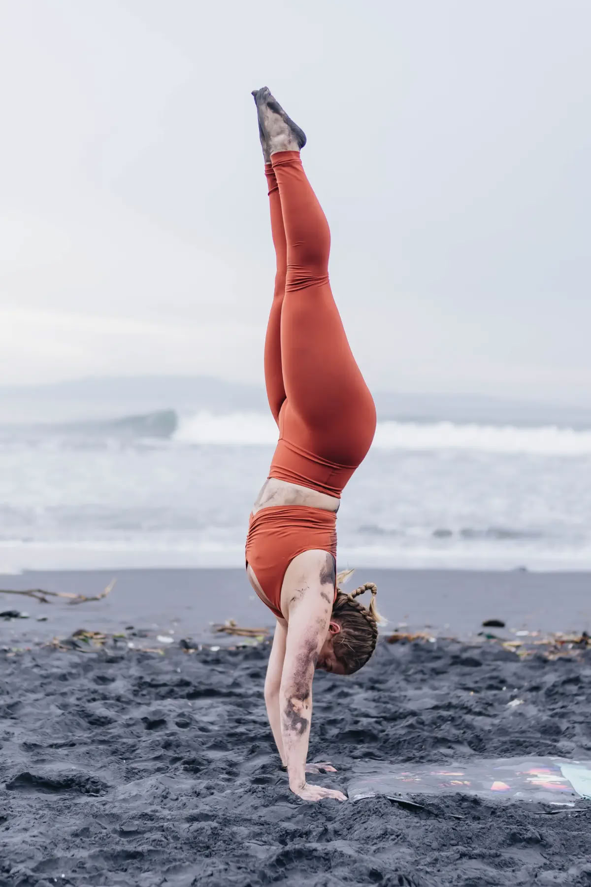 Cours de formation avancée de professeur de yoga de 300 heures – du 1er juin au 25 juin 2026