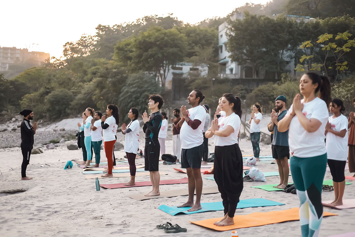 Formation de professeur de yoga aérien à Rishikesh, en Inde