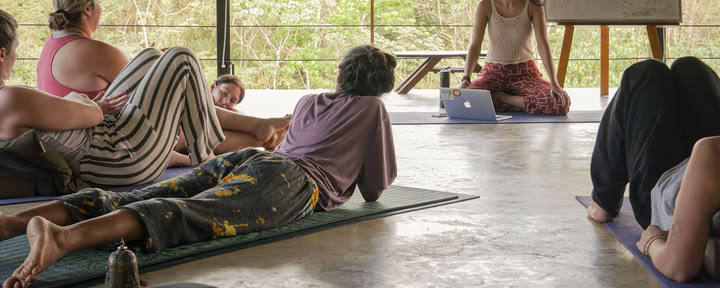 Formation de professeur de yoga et d’ayurvéda YogiBeYoga de juin 2025