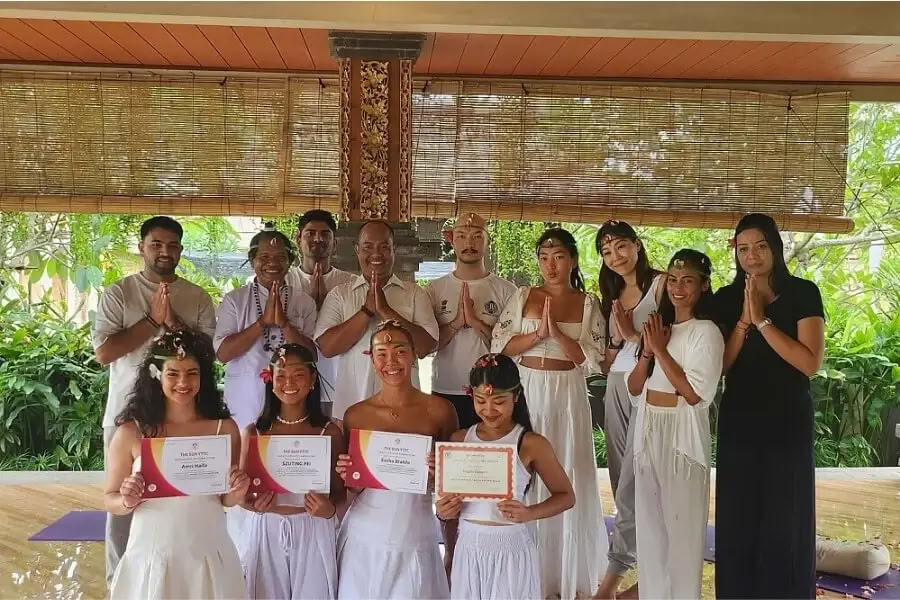 Cours de formation de professeur de yoga de 100 heures