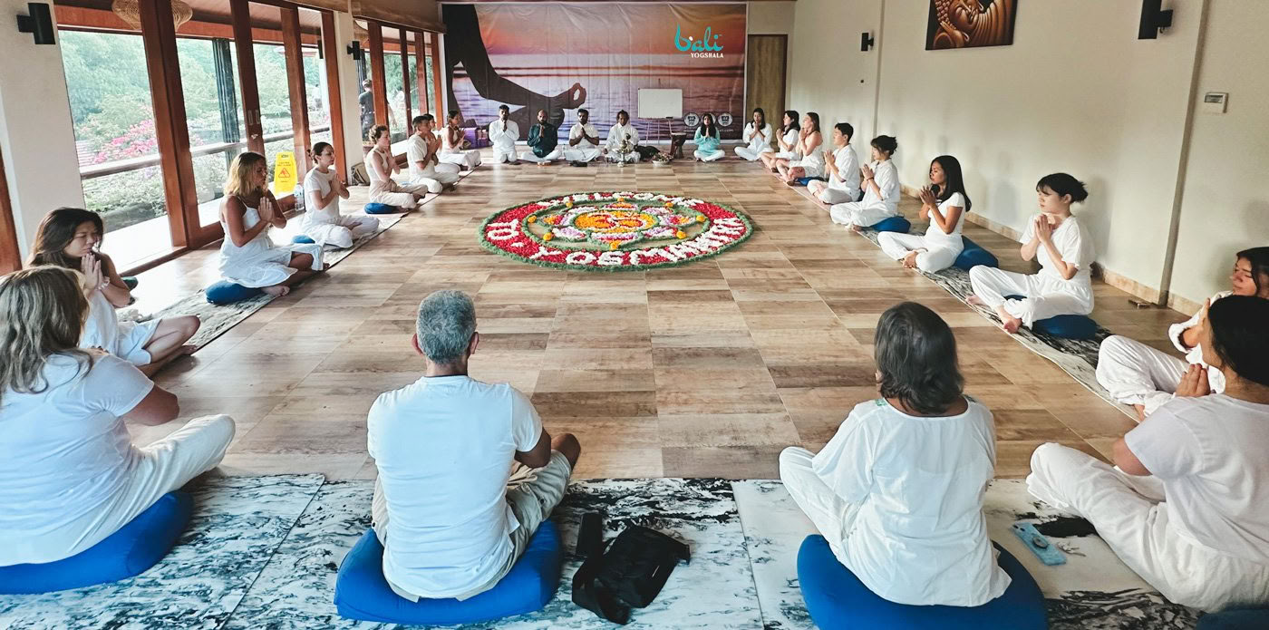 Cours de formation de professeur de yoga de 100 heures