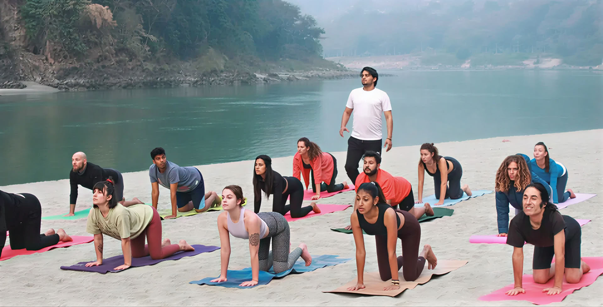 Formation avancée traditionnelle de professeur de yoga de 300 heures