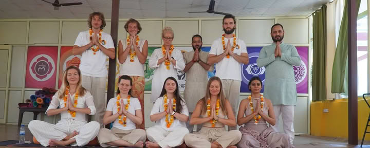Formation de professeur de yoga holistique de 300 heures