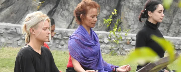 Cours de formation de professeur de yoga de 300 heures – du 1er au 30 janvier