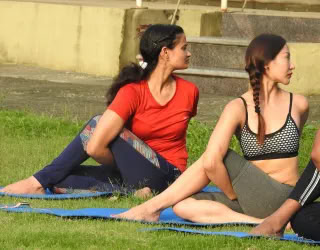 Formation de professeur de yoga et de guérison par le son à Rishikesh