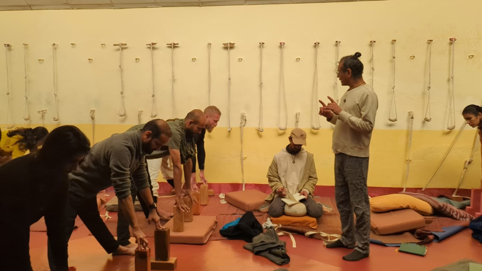 Cours intensif de yoga de 160 heures à Dharamshala