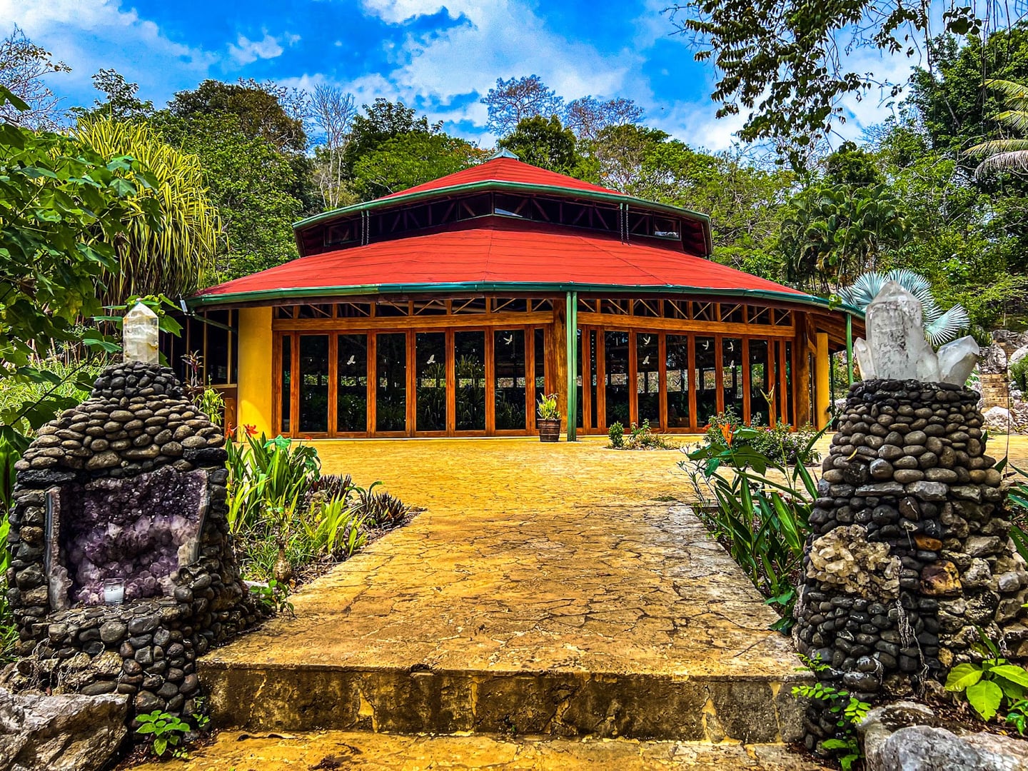 PachaMama Eco Village & Centre de retraite