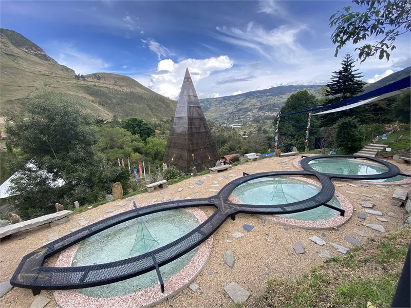 Twelve Hummingbirds Andes Retraite
