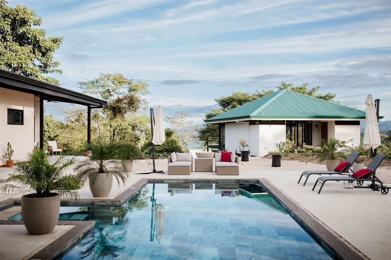 House of Shakti Sanctuary, Retraites & studio de yoga