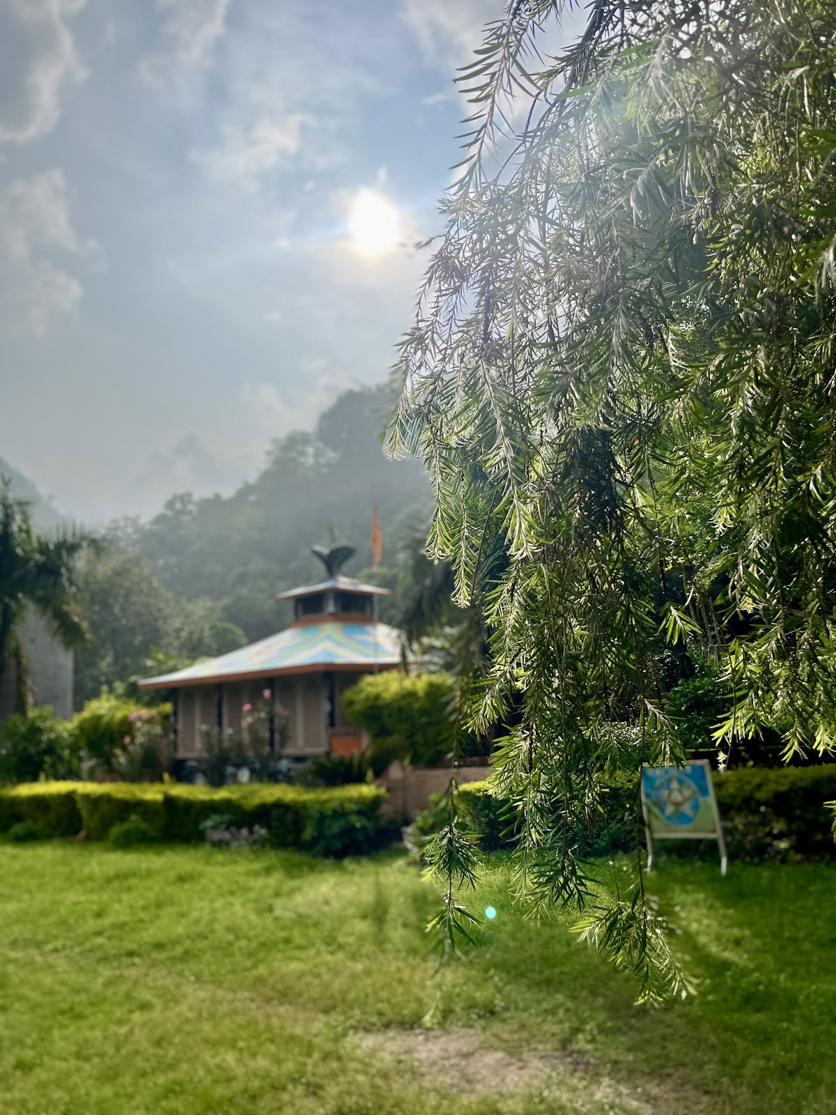 Abhyasa Yogmath | Ashram traditionnel de yoga et de méditation à Rishikesh, en Inde