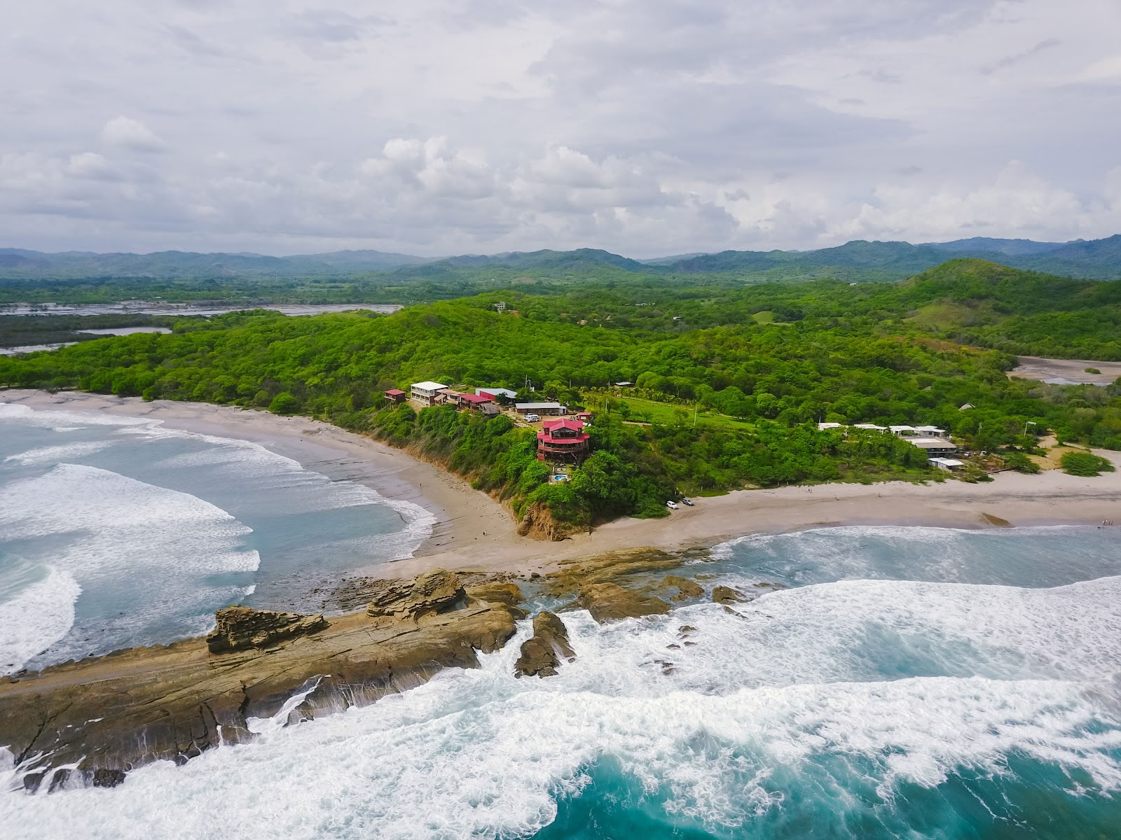 Magnific Rock - Surf Resort & Yoga Retraite Nicaragua