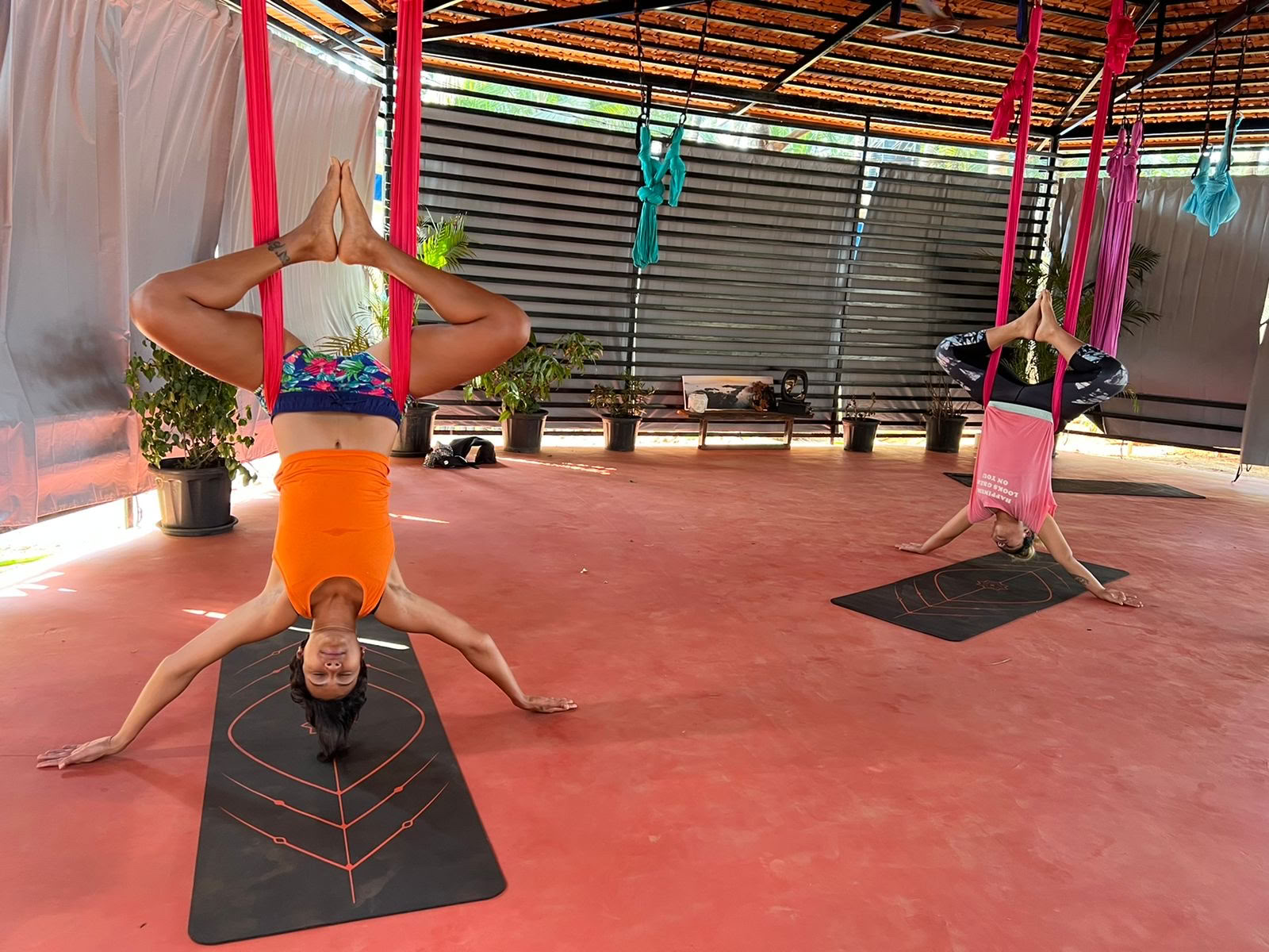 OM Studio Agonda - Yoga aérien et guérison sonore à Goa