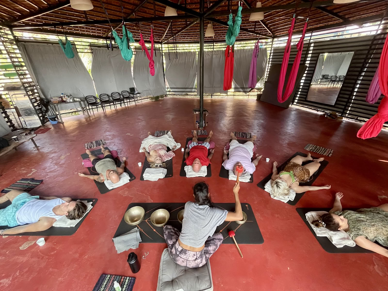OM Studio Agonda - Yoga aérien et guérison sonore à Goa