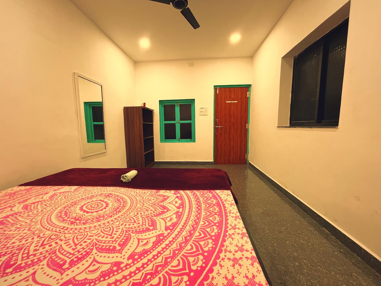 Tapas Yoga India| Meilleure formation de professeur de yoga et retraite de yoga en Inde