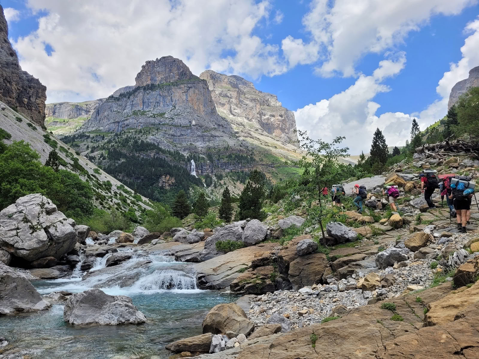Casa Cuadrau : Yoga, Art & Nature dans les Pyrénées