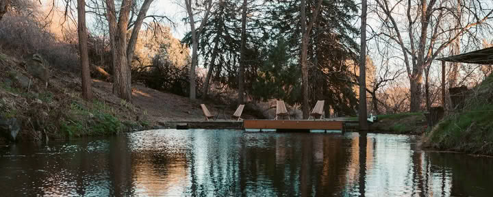 Châteaux au bord du ruisseau