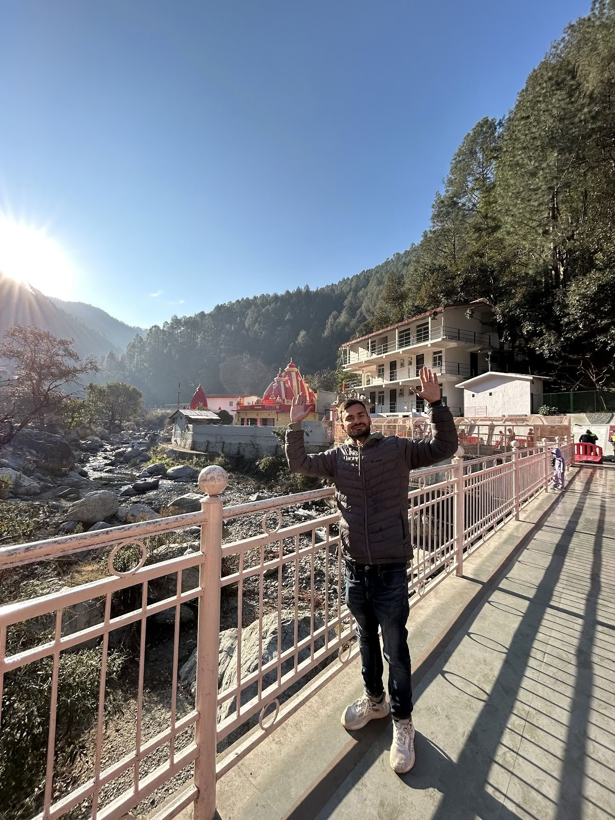Rishiganga Yogshala - École de formation de professeurs de yoga et retraites de yoga à Rishikesh