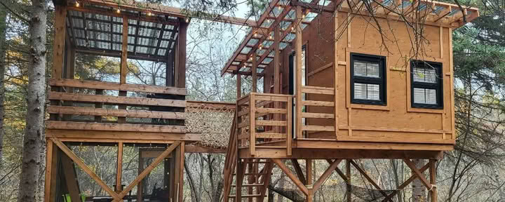 Hébergement de luxe en dôme au bord du ruisseau