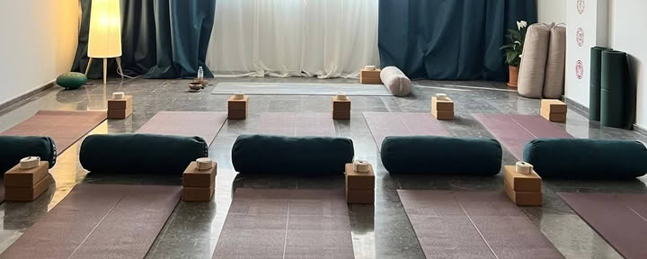 Kioze - Yoga Marrakech, Studio de yoga 100 % femmes, Pilates Marrakech, danse orientale, boxe femmes, cours de yoga Marrakech