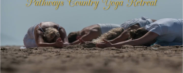 Retraite de yoga à la campagne sur les chemins