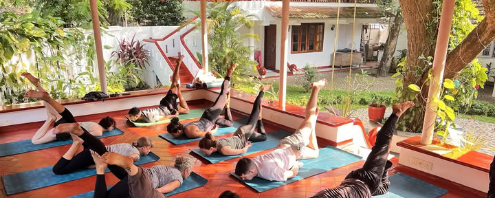 École de yoga et d’études du Vedanta Santhi