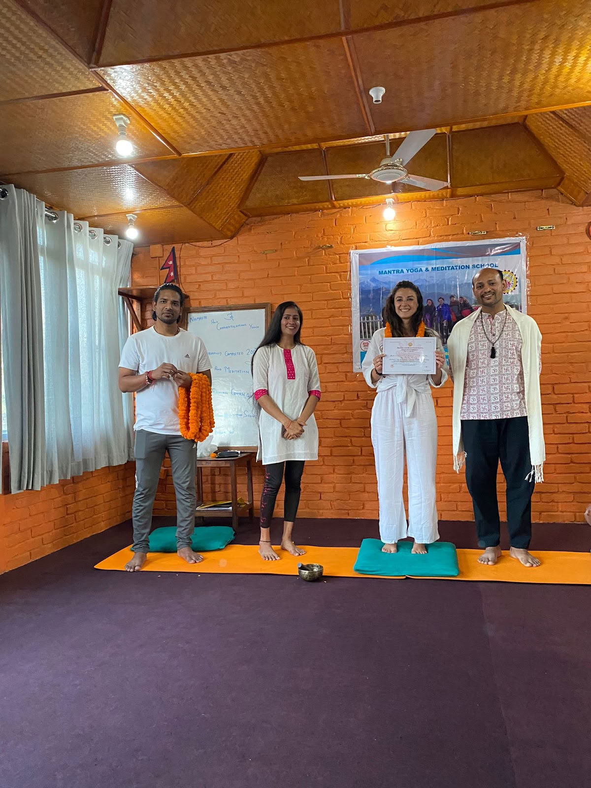 Formation de professeur de yoga au Népal – 200 heures, 300 heures à l'école Mantra Yoga de Pokhara