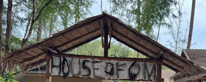 Maison d'Om, plage de Bovy