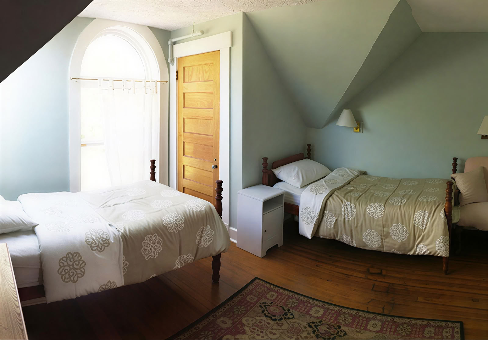 Chambre partagée avec salle de bain attenante