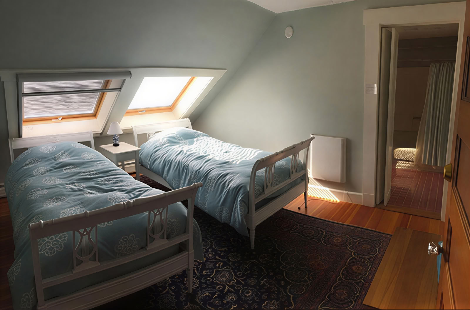 Chambre partagée avec salle de bain dans le couloir