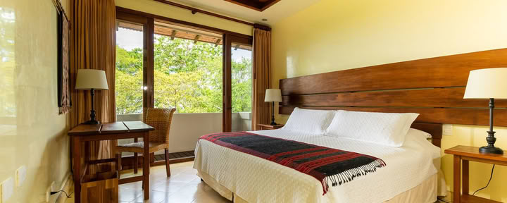 Salle Mountain View avec climatisation – lit king-size ou deux (2) lits jumeaux