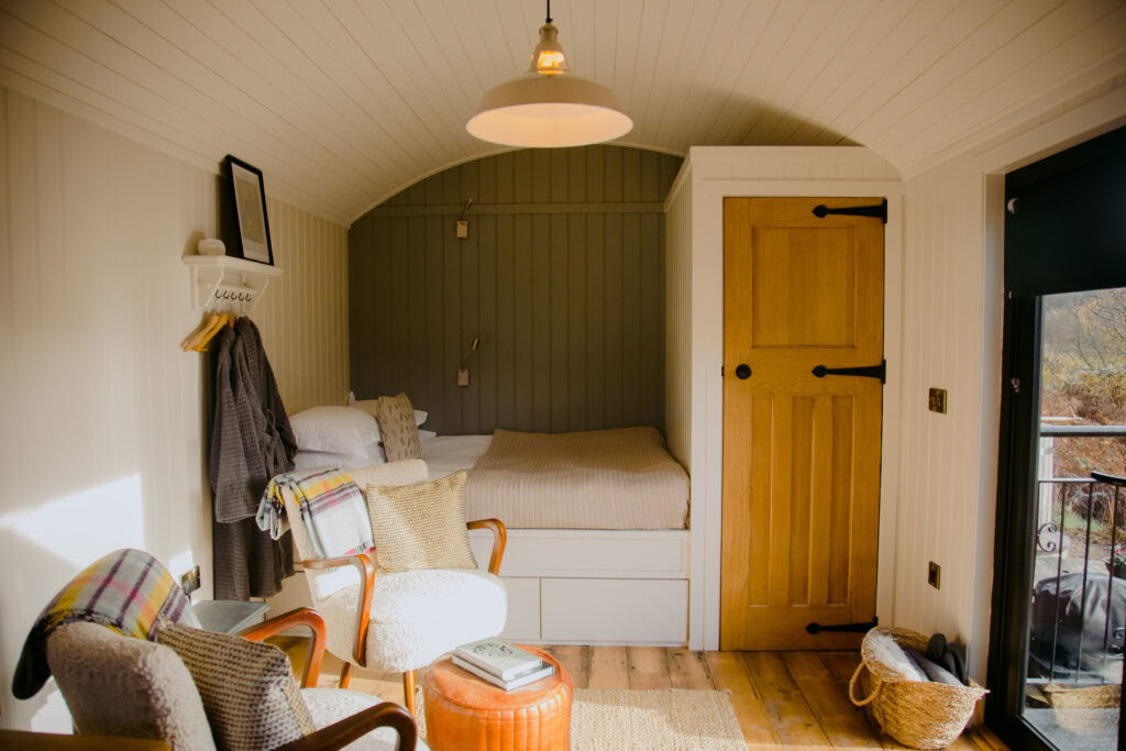Double cabane de berger avec salle de bain privative : hébergement autonome