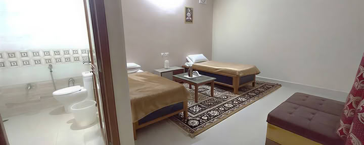 Chambre double partagée avec salle de bain privative