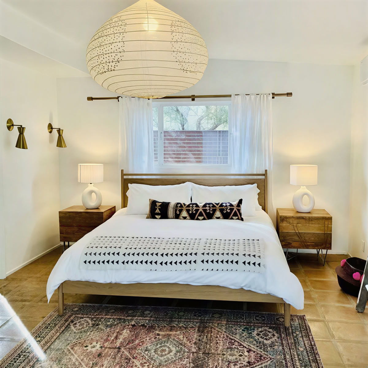King Bed – Oak Room – Chambre Solo