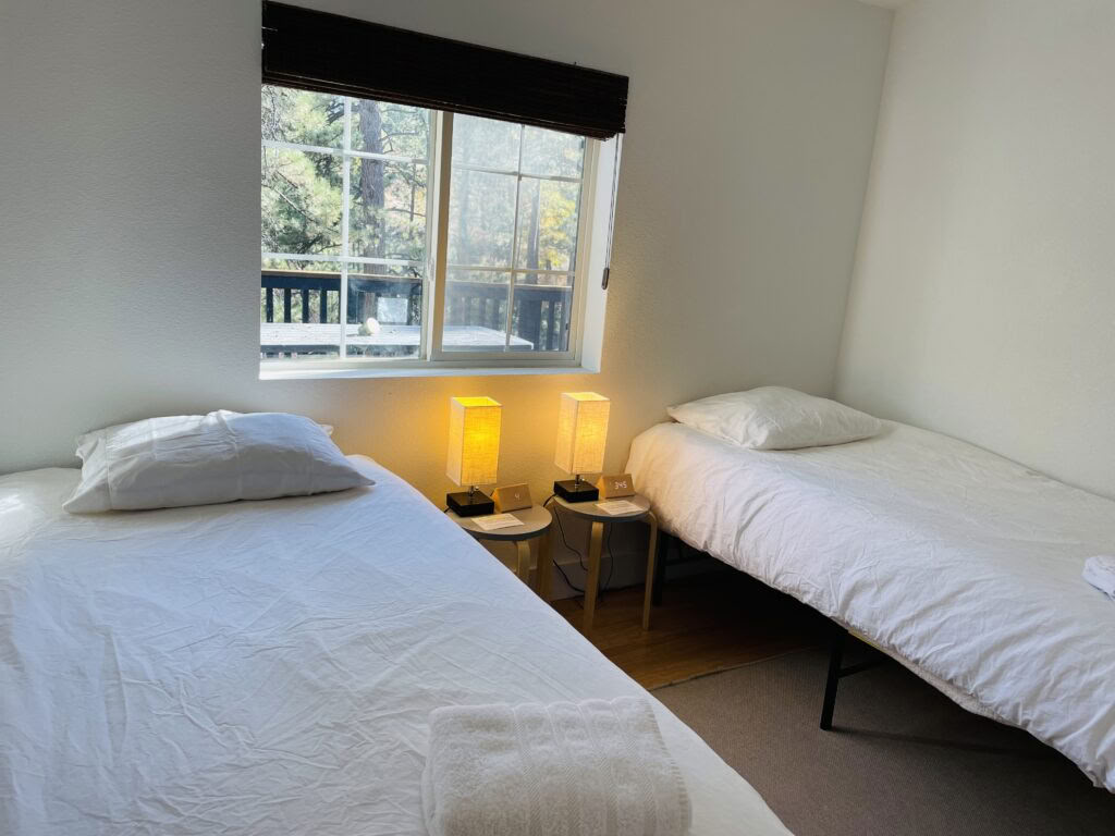 Chambre double partagée, salle de bain partagée