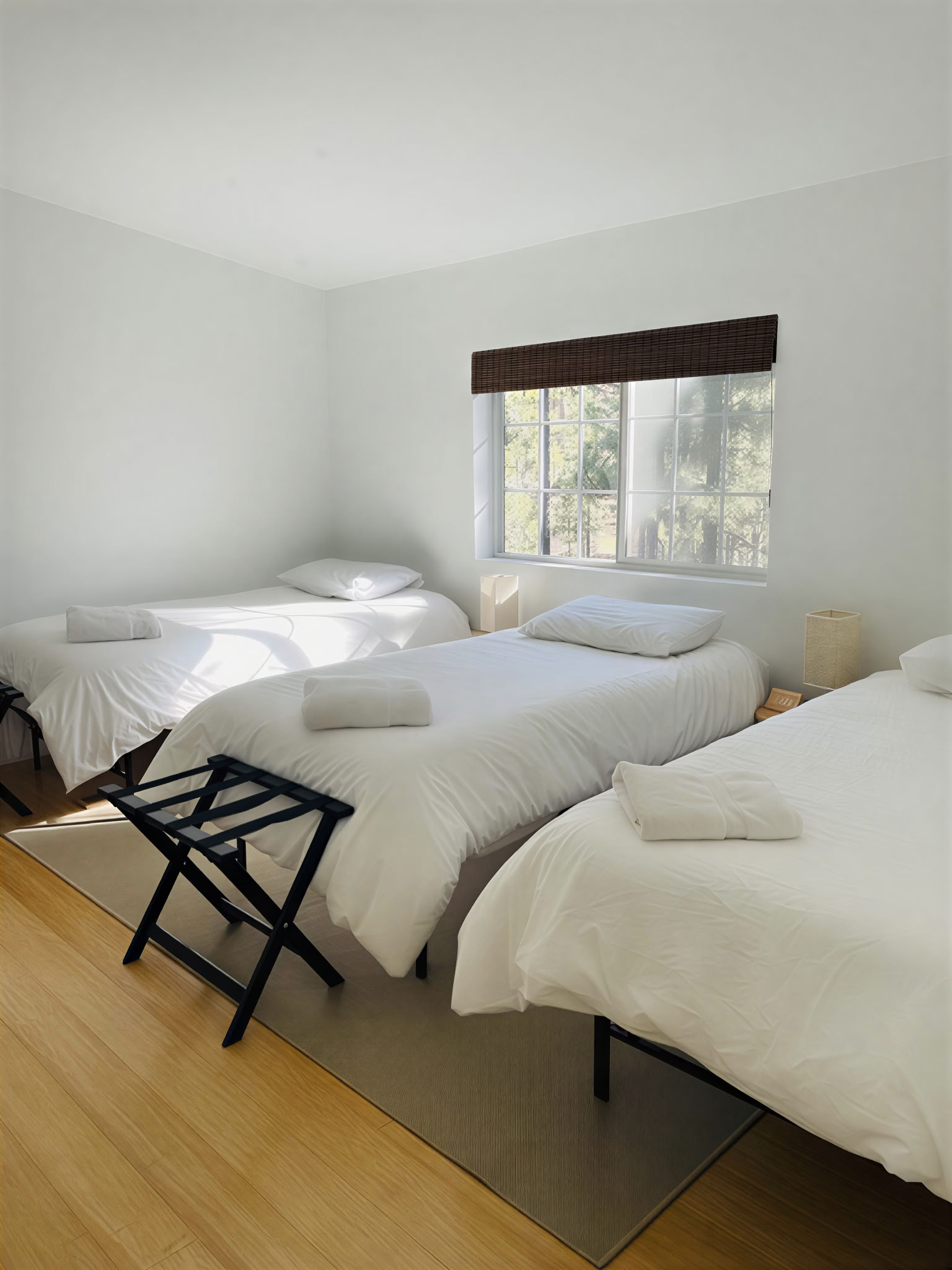 Chambre triple, salle de bain partagée