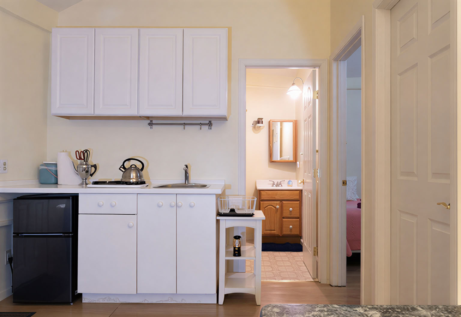 Cabine - Kitchenette + Salle de bain privée